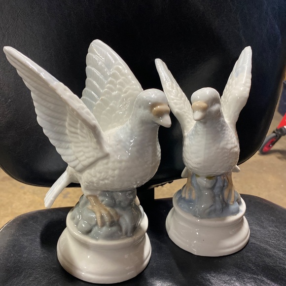 Two 9" Doves Porcelain white nice set of birds - Picture 9 of 9